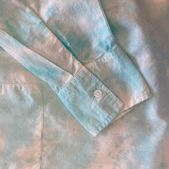 Soft and Breezy Cabana Button Down Shirt in Size S - Picture 4 of 6